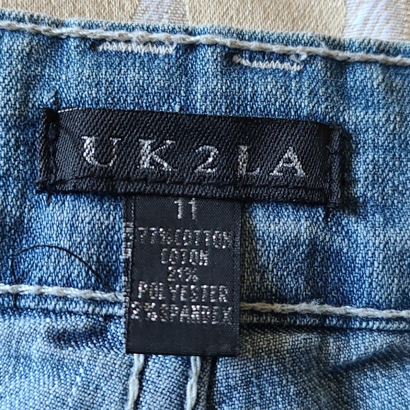 Ladies stretch Jean shorts - Picture 2 of 3